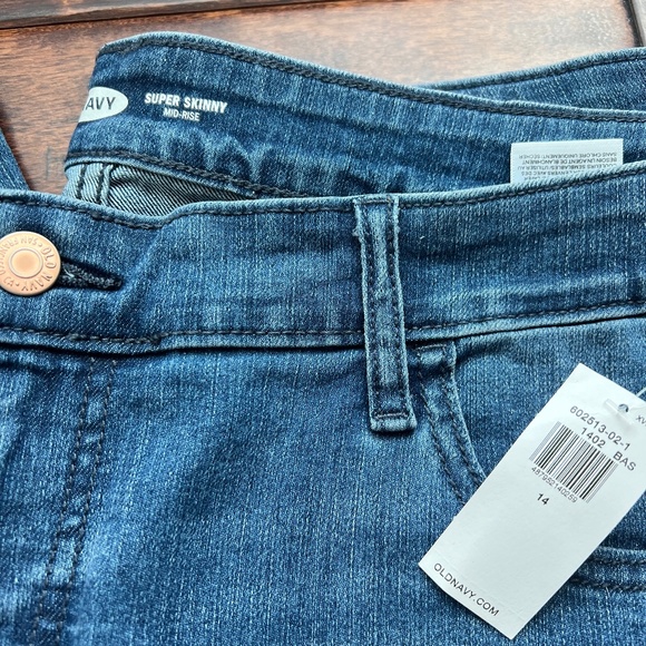 Old Navy Skinny Jeans NWT - Picture 2 of 2
